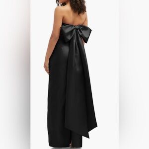Strapless Bow Back Satin Column Gown
Alfred Sung as size 2 R